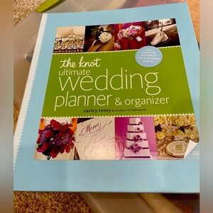 The Knot Wedding Planner & Organizer Binder